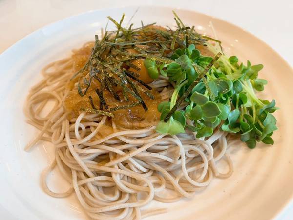 暑い時期にはコレ！　企業が教える『なめこおろしそば』に「箸が止まらん」