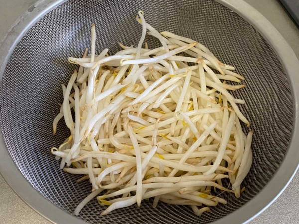 モヤシ、野菜室で保存してない？　青果部の投稿に「知らなかった」「ずっとやってた」