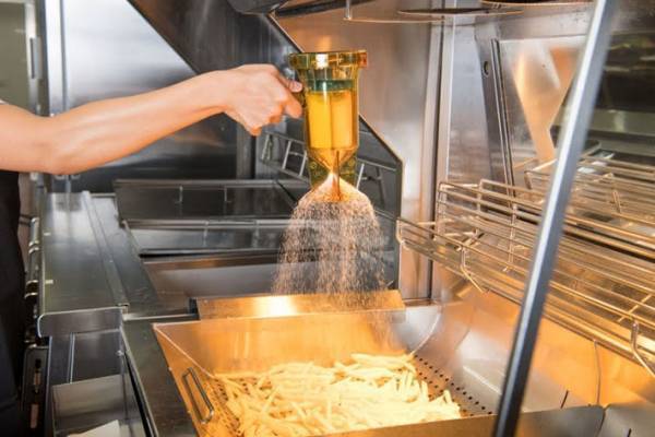 ポテトに使う塩の量、いつも同じ？　マクドナルドの回答に「驚いた」