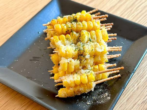 トウモロコシに爪ようじを刺して…　農協の提案に「思い付かなかった」「マネする」