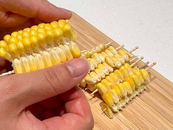 トウモロコシに爪ようじを刺して…　農協の提案に「思い付かなかった」「マネする」