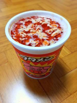 ブタメンに垂らしてみて！　試した結果に「衝撃走った」