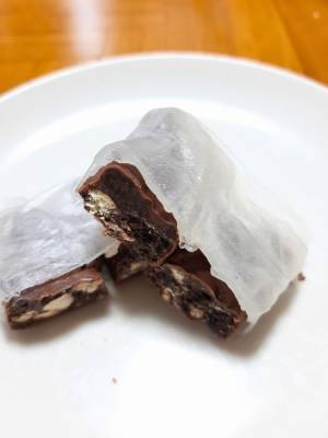 ブラックサンダー、アレで包んだら「すごい食感！」