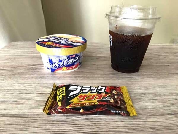 ブラックサンダーとコーヒーとスーパーカップの画像