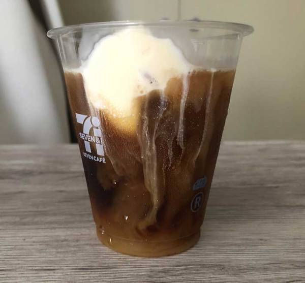 アイスコーヒーに『アレ』をのせる！　社員考案レシピが格別のおいしさ！