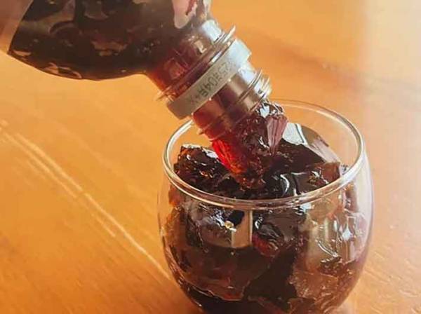 コーヒーゼリーをアレで？　料理研究家のレシピに「すごいアイディア」「これは、お手軽」