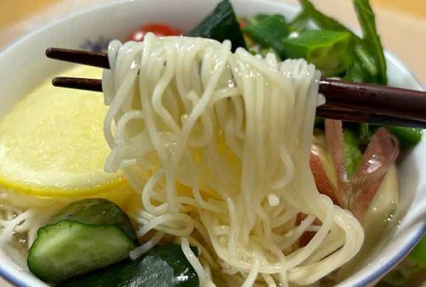 めんつゆにアレを混ぜると？　そうめんのレシピに「さわやかぁ」「夏にピッタリ！」