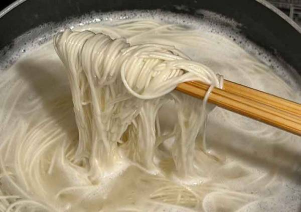 めんつゆにアレを混ぜると？　そうめんのレシピに「さわやかぁ」「夏にピッタリ！」