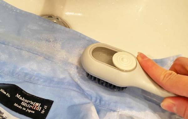 襟袖汚れを撃退！　スリコの洗濯用ブラシが想像以上に良かった