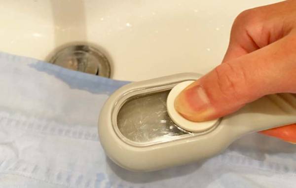 襟袖汚れを撃退！　スリコの洗濯用ブラシが想像以上に良かった