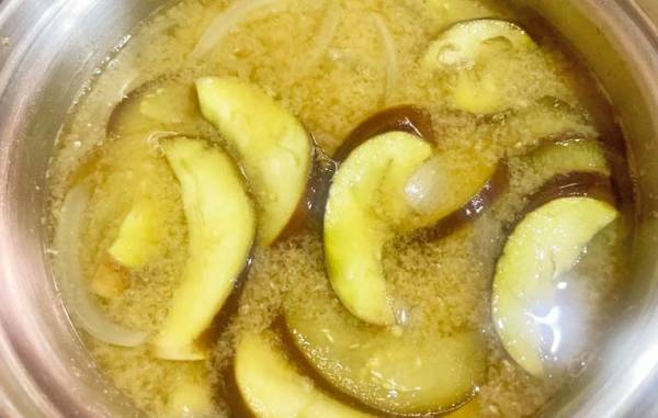 黒くなりがちなナスの味噌汁　変色を防ぐコツが「それだけ！？」