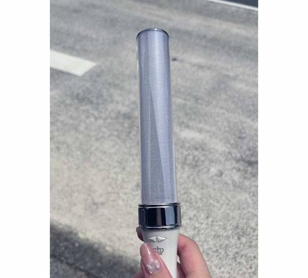 日傘を取り出したらまさかの？　日光を防げないけど『推せる』アイテムがこちら