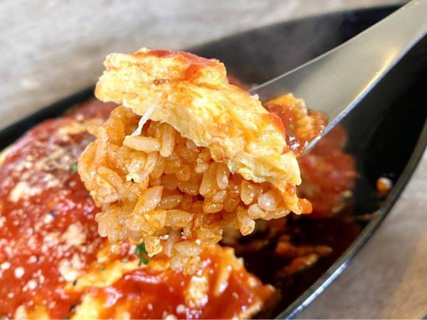 「あえて包みません」　オムライスをこう作ると…　「マジでいい！」