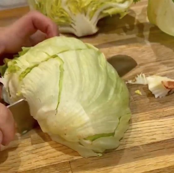 カットレタス、水で洗ってる？　意外な洗い方に「試さずにはいられない」