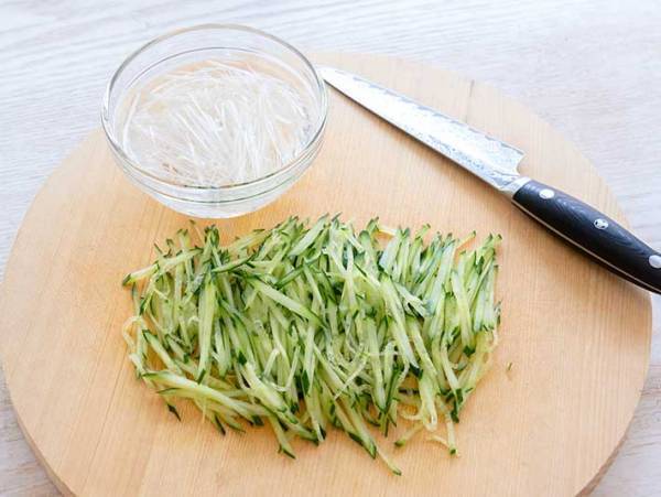 冷やし中華に『アレ』をのせる　レシピに称賛の声！