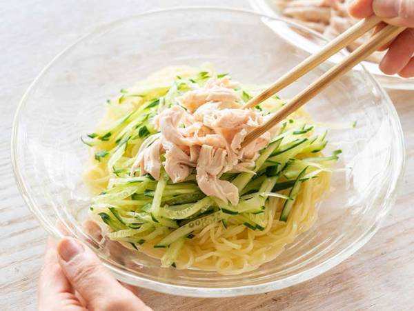 冷やし中華に『アレ』をのせる　レシピに称賛の声！