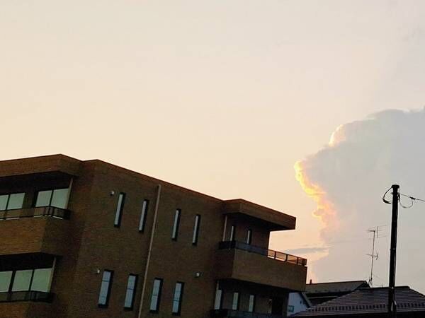 夕方の空に異変　珍しい現象をとらえた１枚に「すごい」「神秘的」