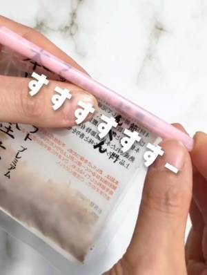 ストローを２つにカットして…　意外な活用法に「これは便利」