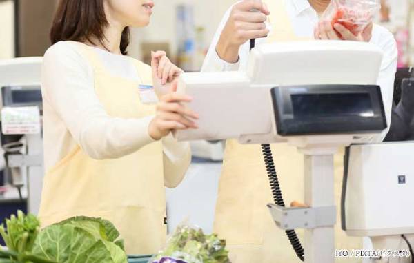 レジ接客を行う男子高校生　そこにまさかの『神対応』した客が現れて…