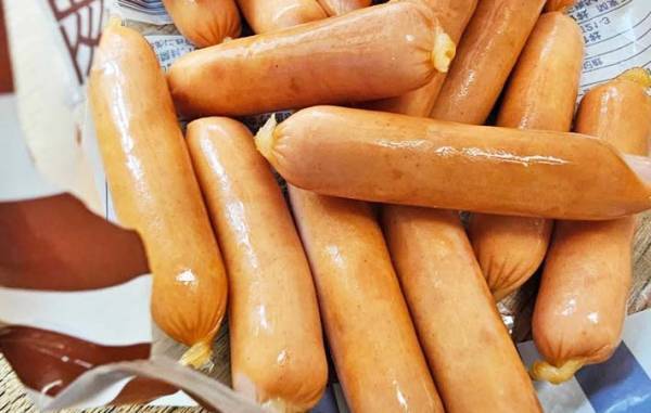 そのまま焼くの待って！　安いウインナーは○○すると…「家族に大好評」