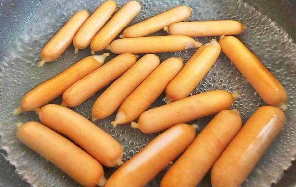 そのまま焼くの待って！　安いウインナーは○○すると…「家族に大好評」