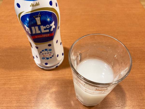 カルピスを飲むと、口の中に『白い塊』が…　正体に「知らなかった」
