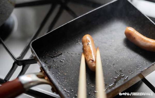 フライパンは熱さなくてもOK！　ひと工夫でおいしくなるウインナーの焼き方
