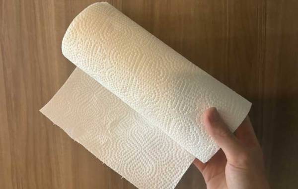 浴室のしつこいカビ　キッチンペーパーを使うと？「知れてよかった」「すごい簡単」