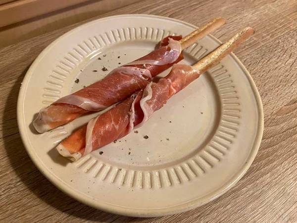 「ワインが秒でなくなりそう」　生ハムを使った簡単おつまみに「真似する！」