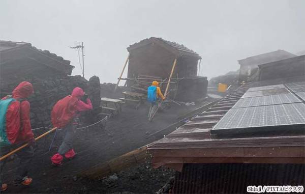 救急隊員「進まない！」　静岡県警の動画が話題　「山の恐さ伝わる」