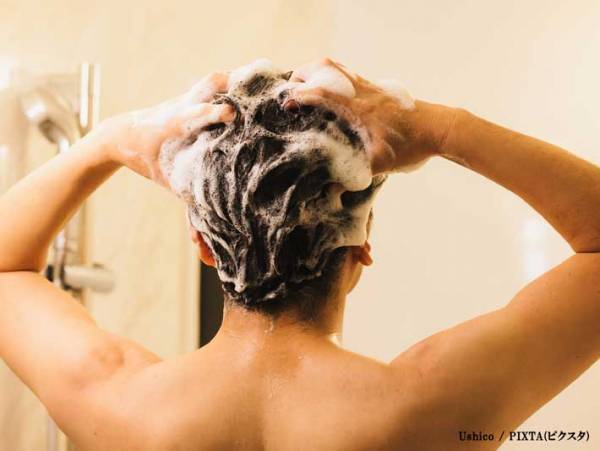 よくシャワーを浴びる人は覚えておいて！　シャンプーの使用期限、いつまで？