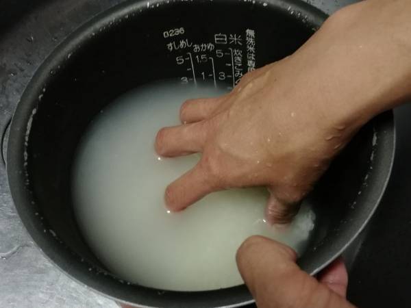 炊飯時に気を付けて！　企業の注意喚起に「ダメなのか」「注意する」