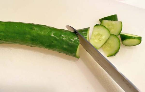 冷蔵庫に余ったキュウリ　アレと混ぜるだけで…「味見で半分消えた」