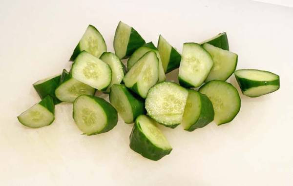 冷蔵庫に余ったキュウリ　アレと混ぜるだけで…「味見で半分消えた」