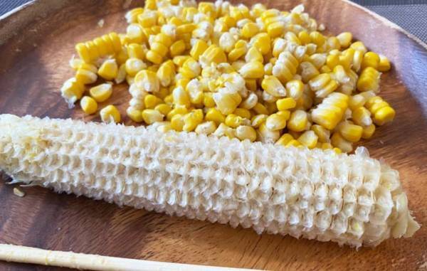 トウモロコシの実は、無料でもらえるアレで取るべし！　「面白いように外れた」