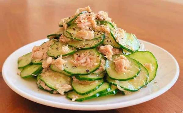 料理研究家がおすすめ！　キュウリの時短レシピに「助かる～」