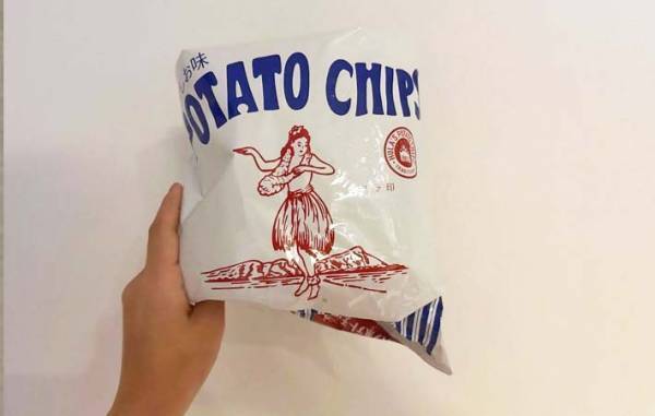 袋のポテトチップス、どう食べる？　開け方に「これが正解かも！」
