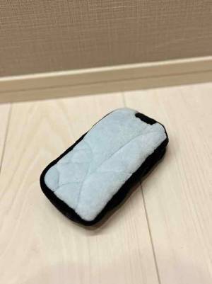 バキバキのスマホ、実は…　その正体に「とても愛らしい」「すごい着眼点だ」