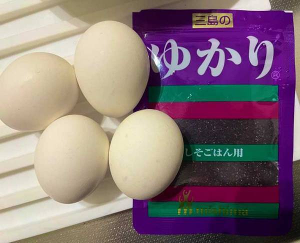 ゆかりと卵とバター…　絶品おにぎりに、食べる手が止まらない