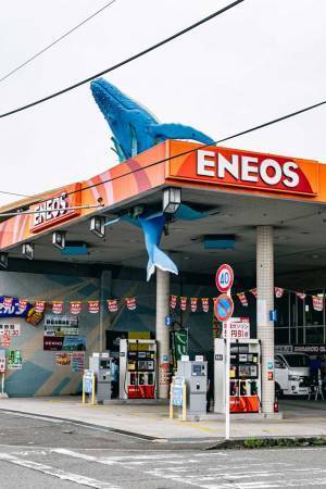 謎のガソリンスタンドに「センスすごい」「二度見しちゃうよね…」