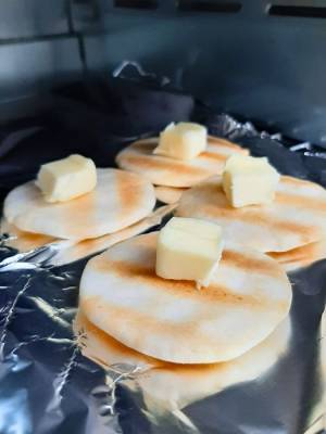 思いもよらぬ『せんべい』の食べ方に「これはズルい」「ビックリした」