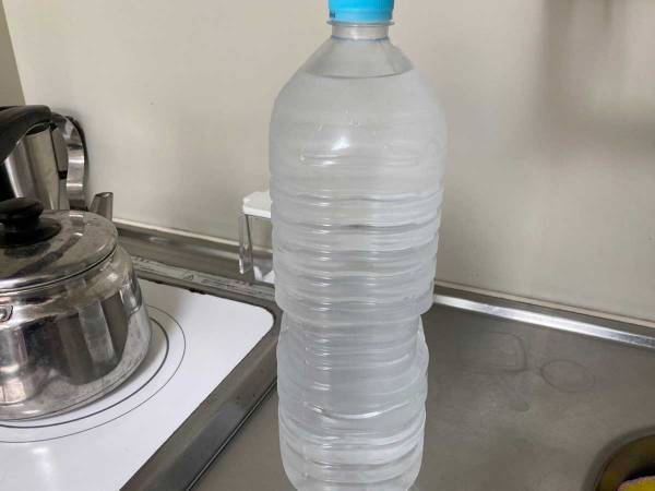 ２Lのペットボトル飲料、〇日以内に飲み切って　メーカーのお願いに「もっと持つかと…」