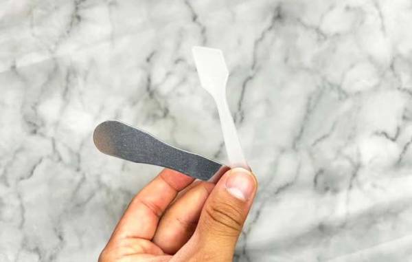 １００均の『コードフック』　アレに貼り付けると…？