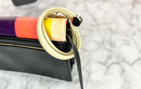 １００均で買った『アームバンド』　思わぬ使い方に「こりゃ話題になるわ」