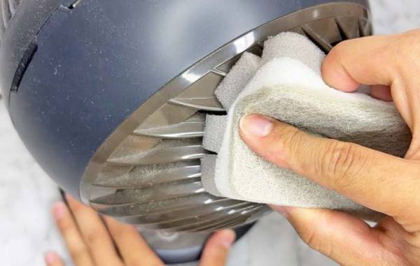 ホコリまみれの扇風機　アレに切り込みを入れると…「やりやすい！」