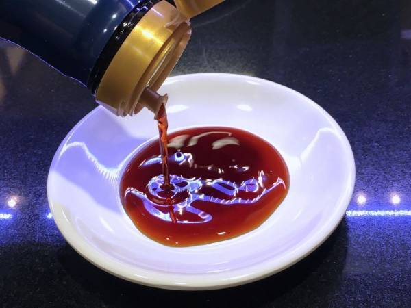 醤油の注ぎ口がすぐに汚れる…　企業が教える解決方法に「今日からやる」