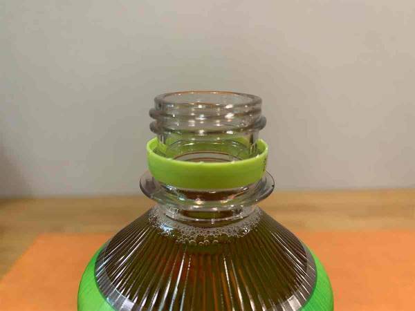 ペットボトルのキャップに付いたリング、外すべき？　伊藤園が回答