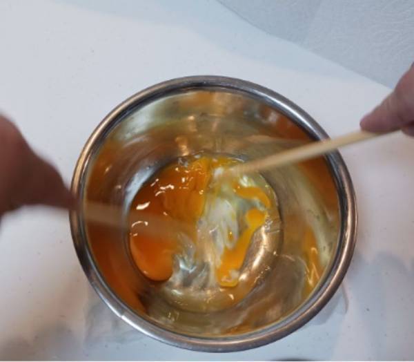 白身がドロッとならない！　『卵』をきれいに混ぜる方法に「簡単」「やってみる」