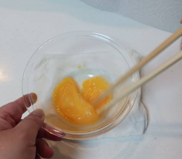 白身がドロッとならない！　『卵』をきれいに混ぜる方法に「簡単」「やってみる」