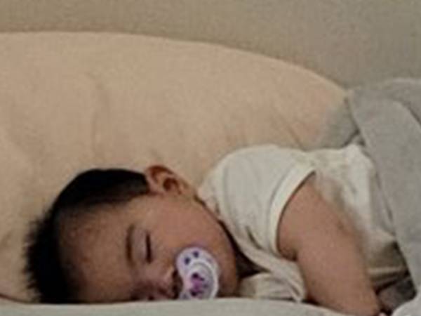 寝室に戻ってきた母親　赤ちゃんの姿を見ると…